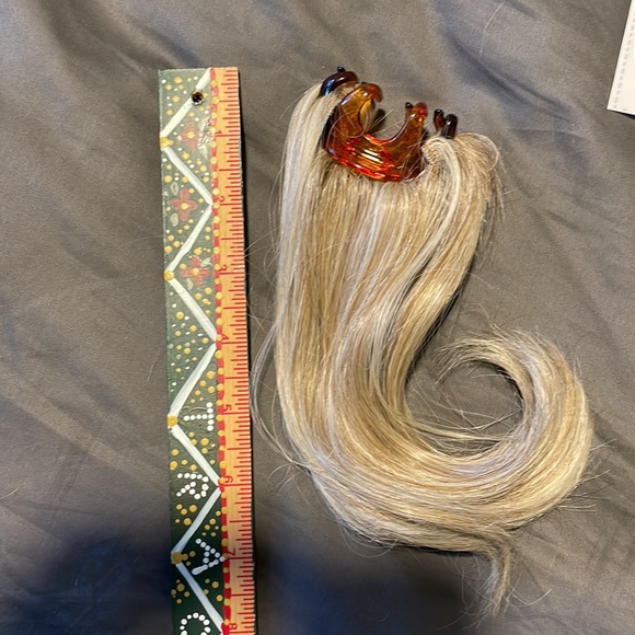 COPY - JuvaBun Clip-In Ponytail in Light Blonde - Picture 5 of 6